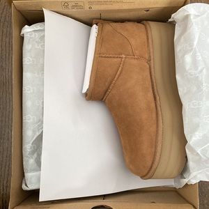 UGG Classic Ultra Mini Platform in Chestnut